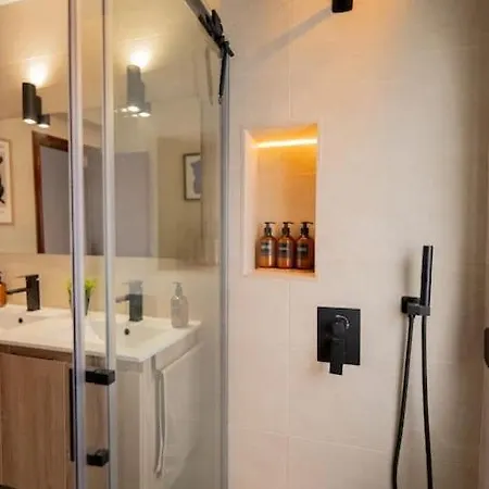 Apartment Chic In 4