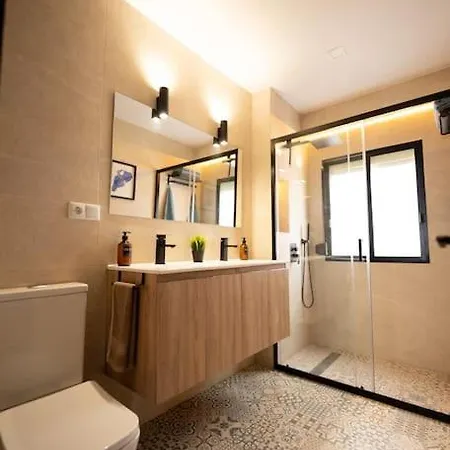Apartment Chic In 4 *