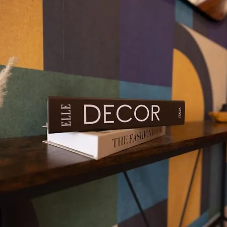Apartment Chic In 4 *